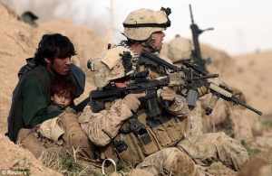 US SOLDIERS PROTECTING IRAQI